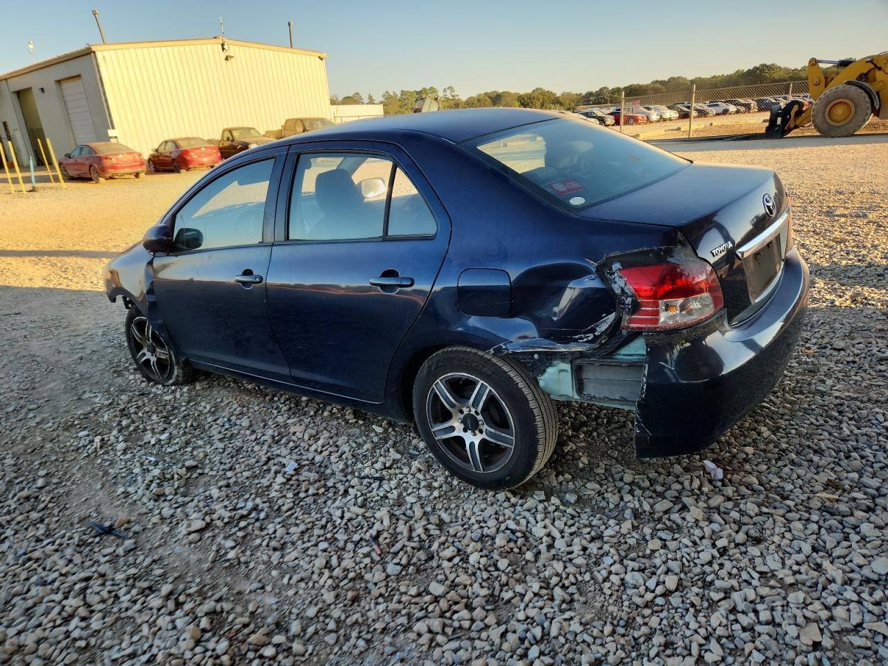 2010 Toyota Yaris - Image 2