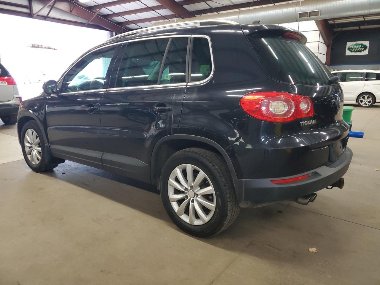 2011 Volkswagen Tiguan S - Фото 2