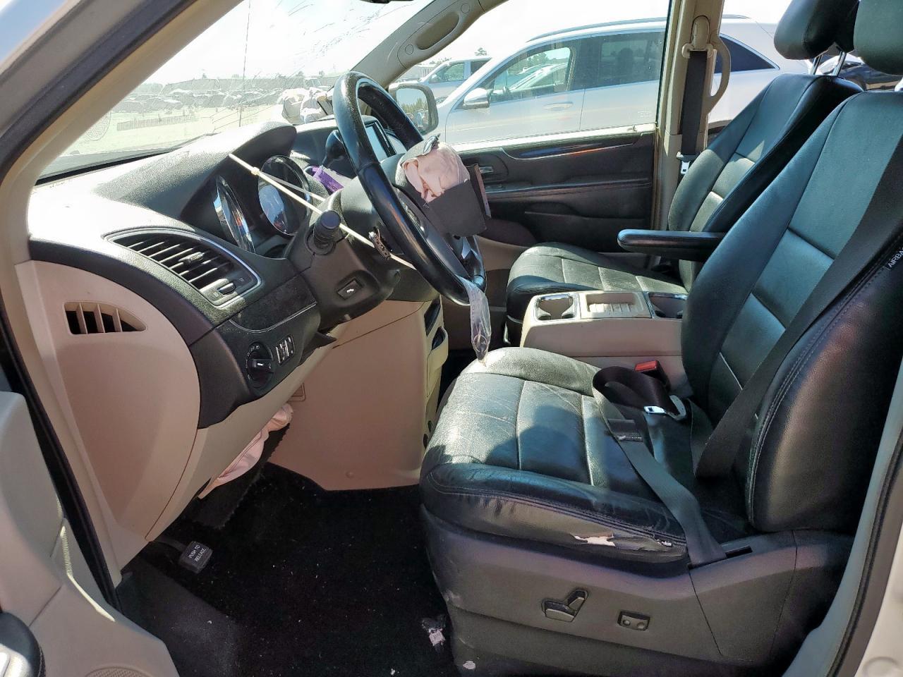 2012 Chrysler Town & Country Touring - Фото 7