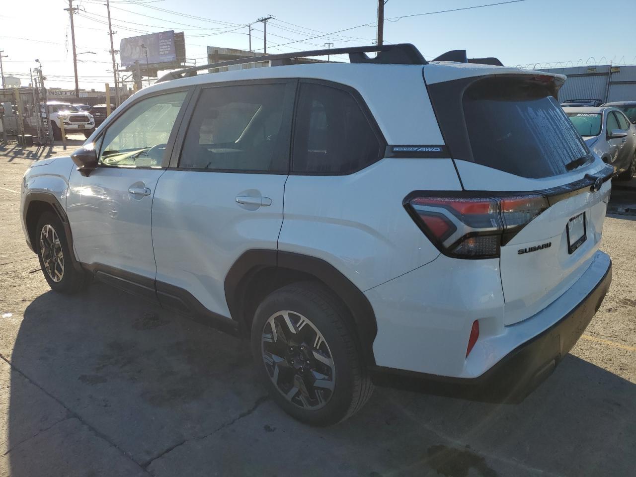 2025 Subaru Forester Premium - Фото 2