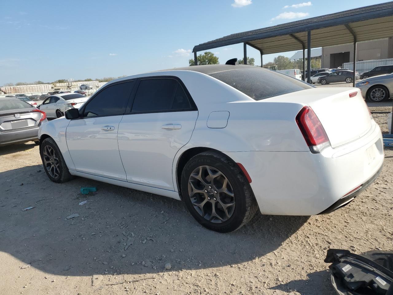 2017 Chrysler 300 S - Фото 2