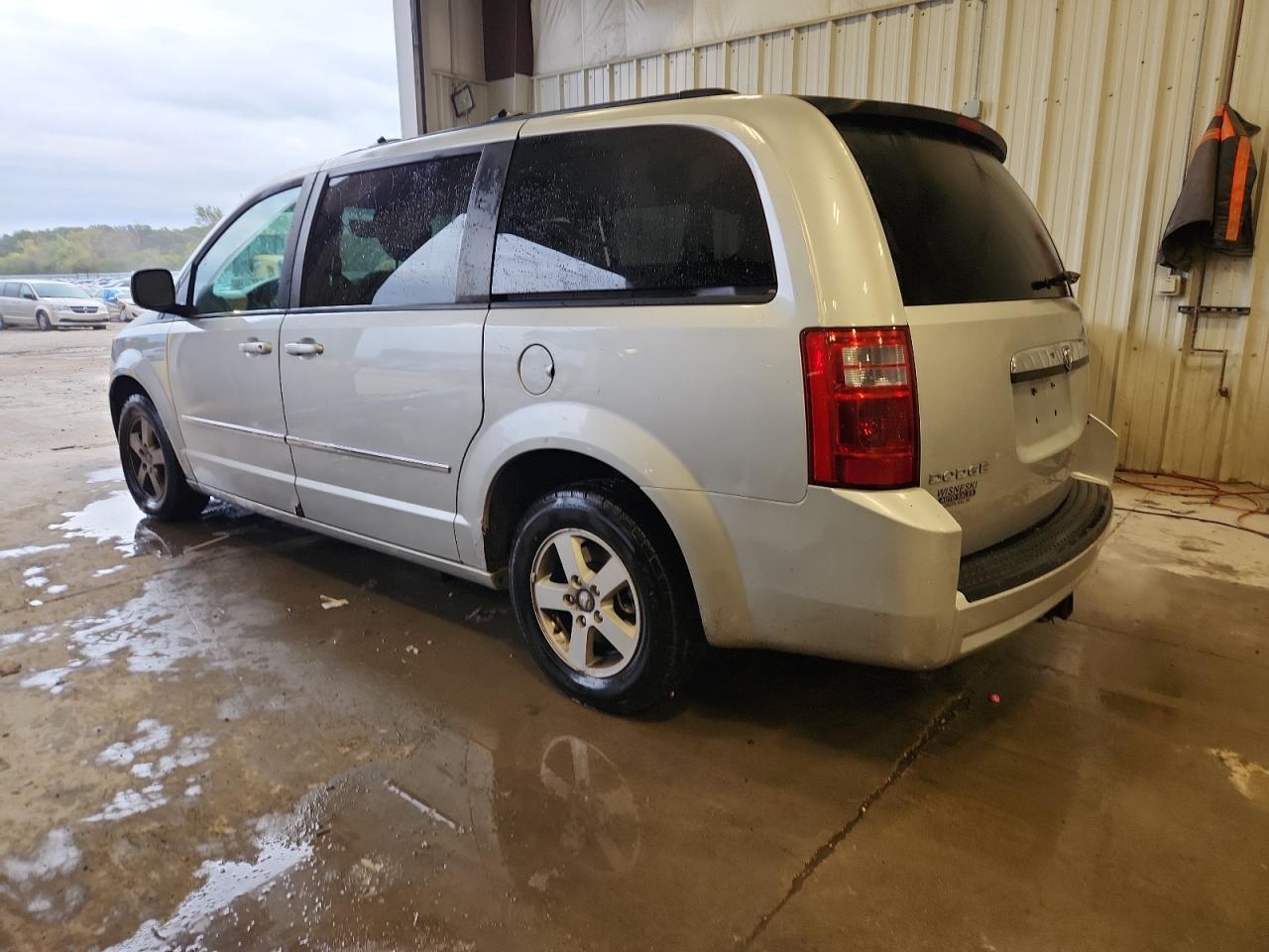 2010 Dodge Grand Caravan Sxt - Фото 2