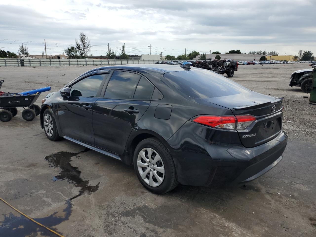 2022 Toyota Corolla Le - Image 2