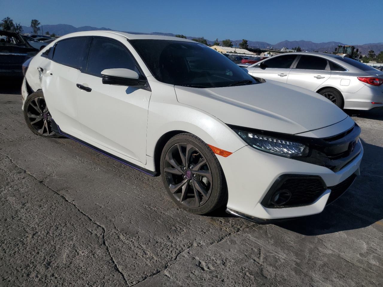 2019 Honda Civic Sport Touring - Фото 4