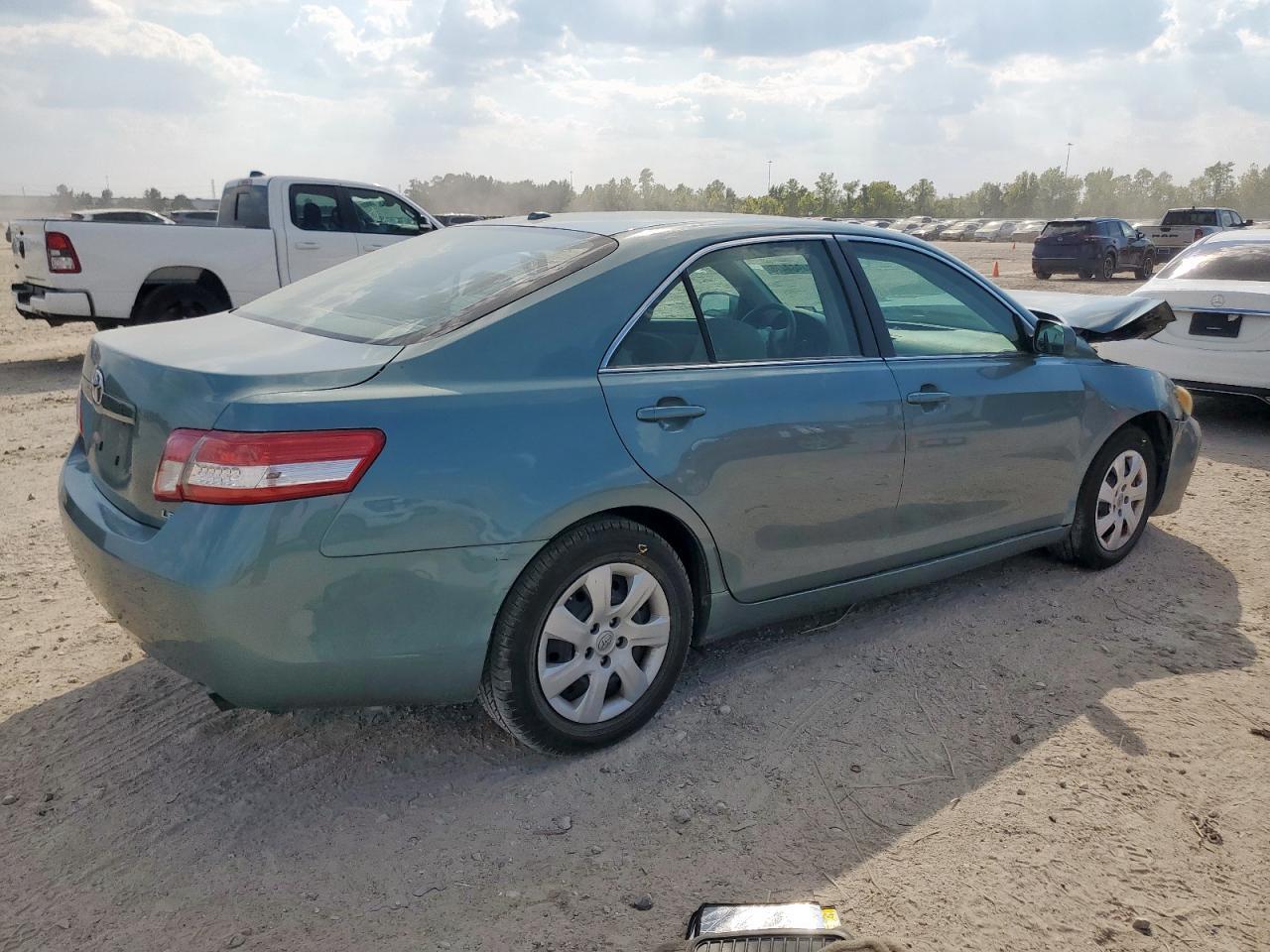 2010 Toyota Camry Base - Фото 3