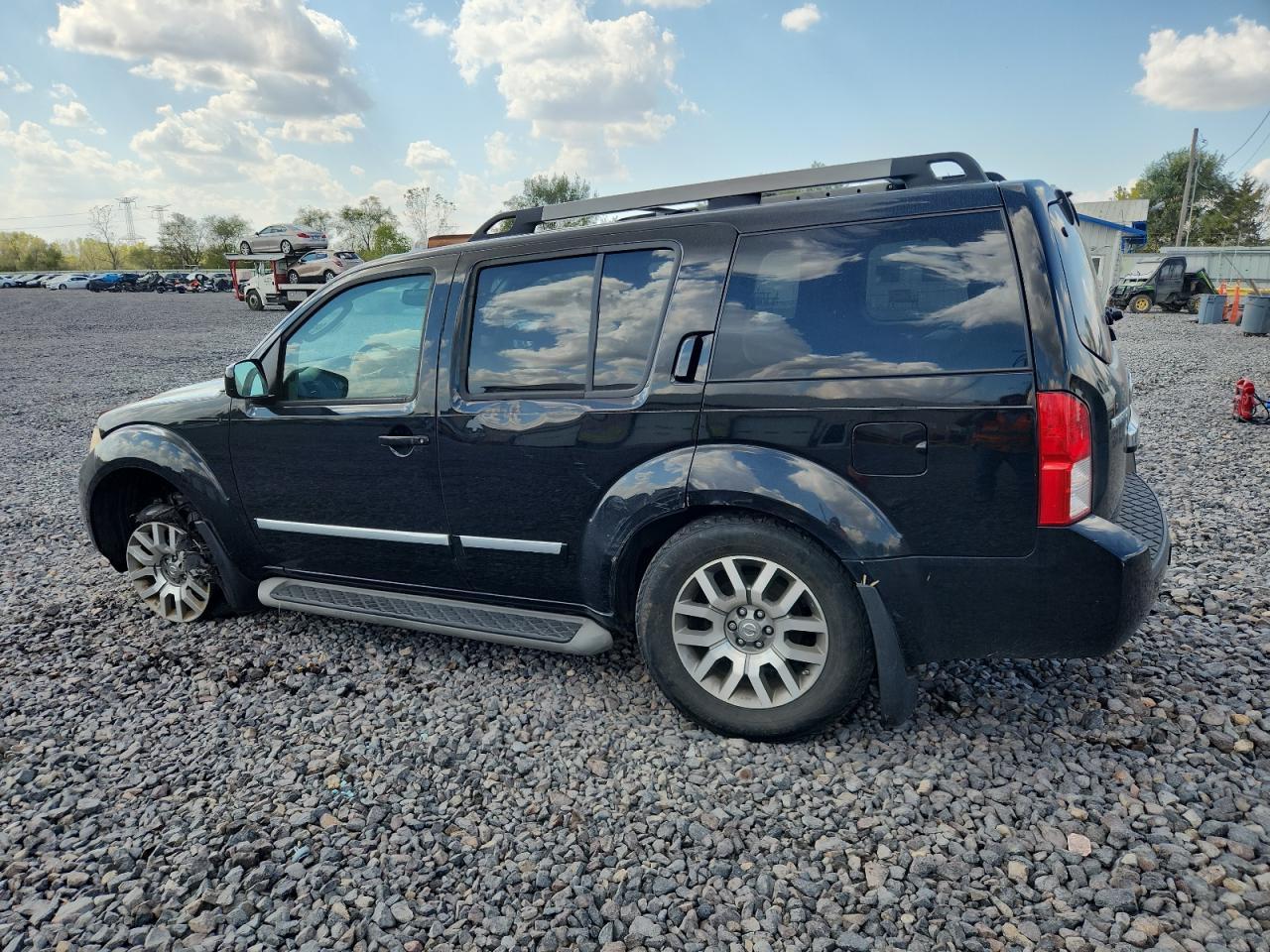 2010 Nissan Pathfinder S - Фото 2