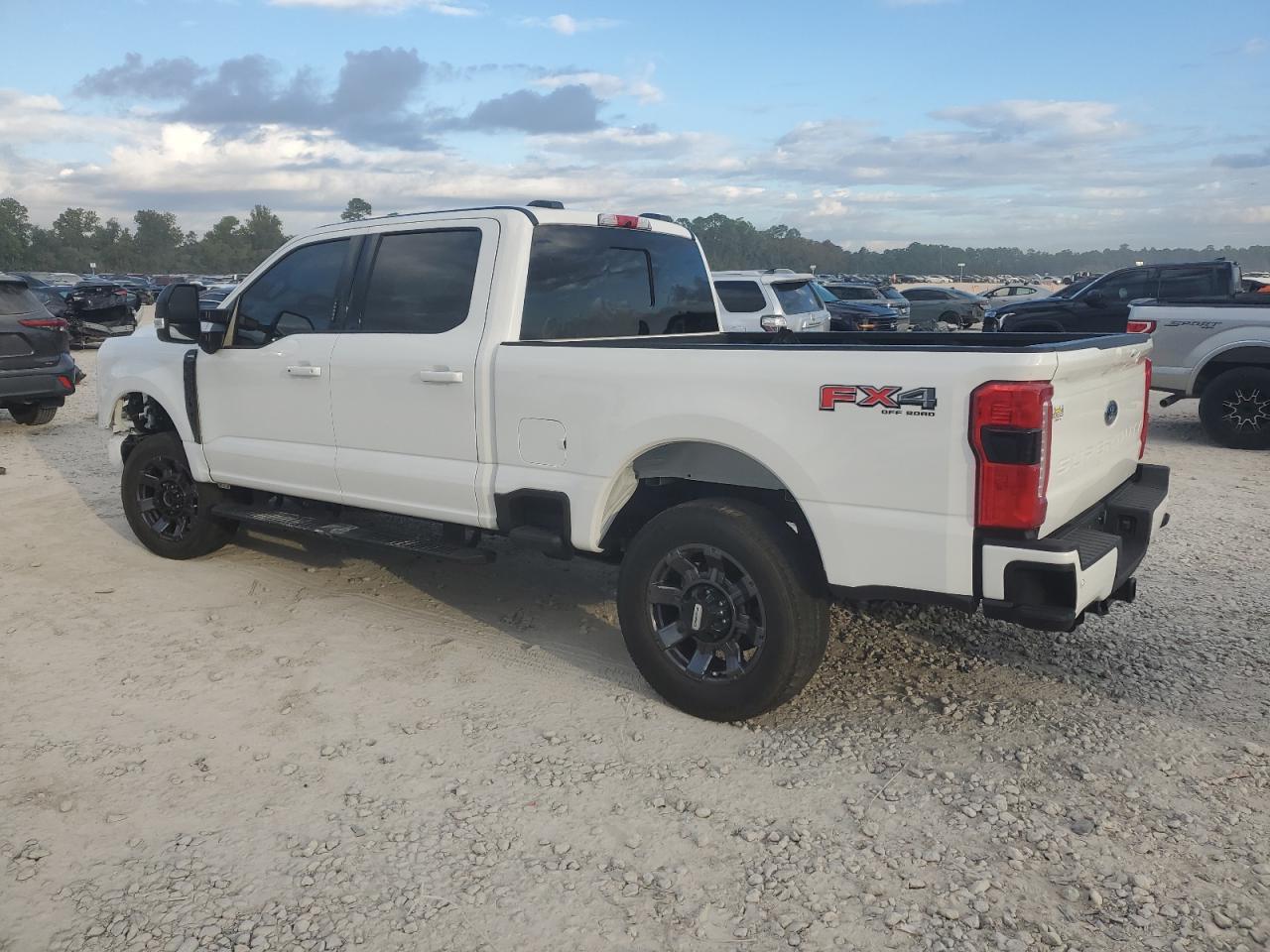 2024 Ford F250 Super Duty - Фото 2