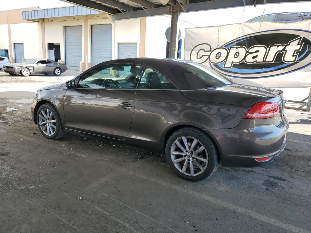 2012 Volkswagen Eos Komfort - Image 2