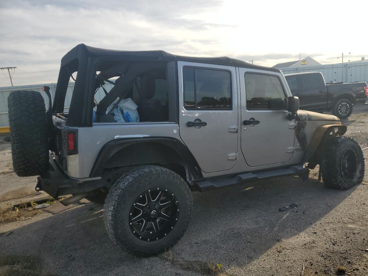 2014 Jeep Wrangler Unlimited Sahara - Фото 3