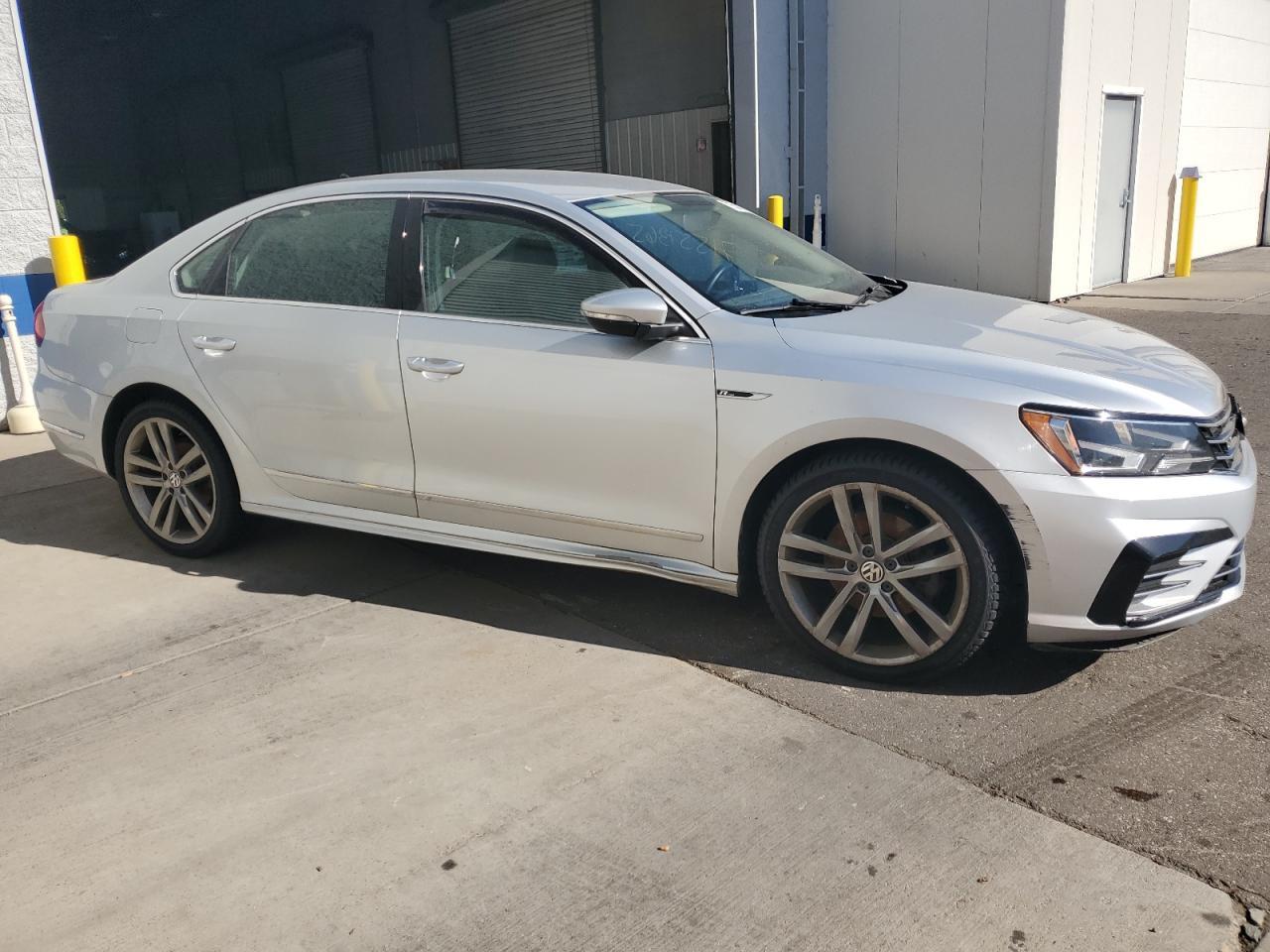 2017 Volkswagen Passat R-Line - Фото 4