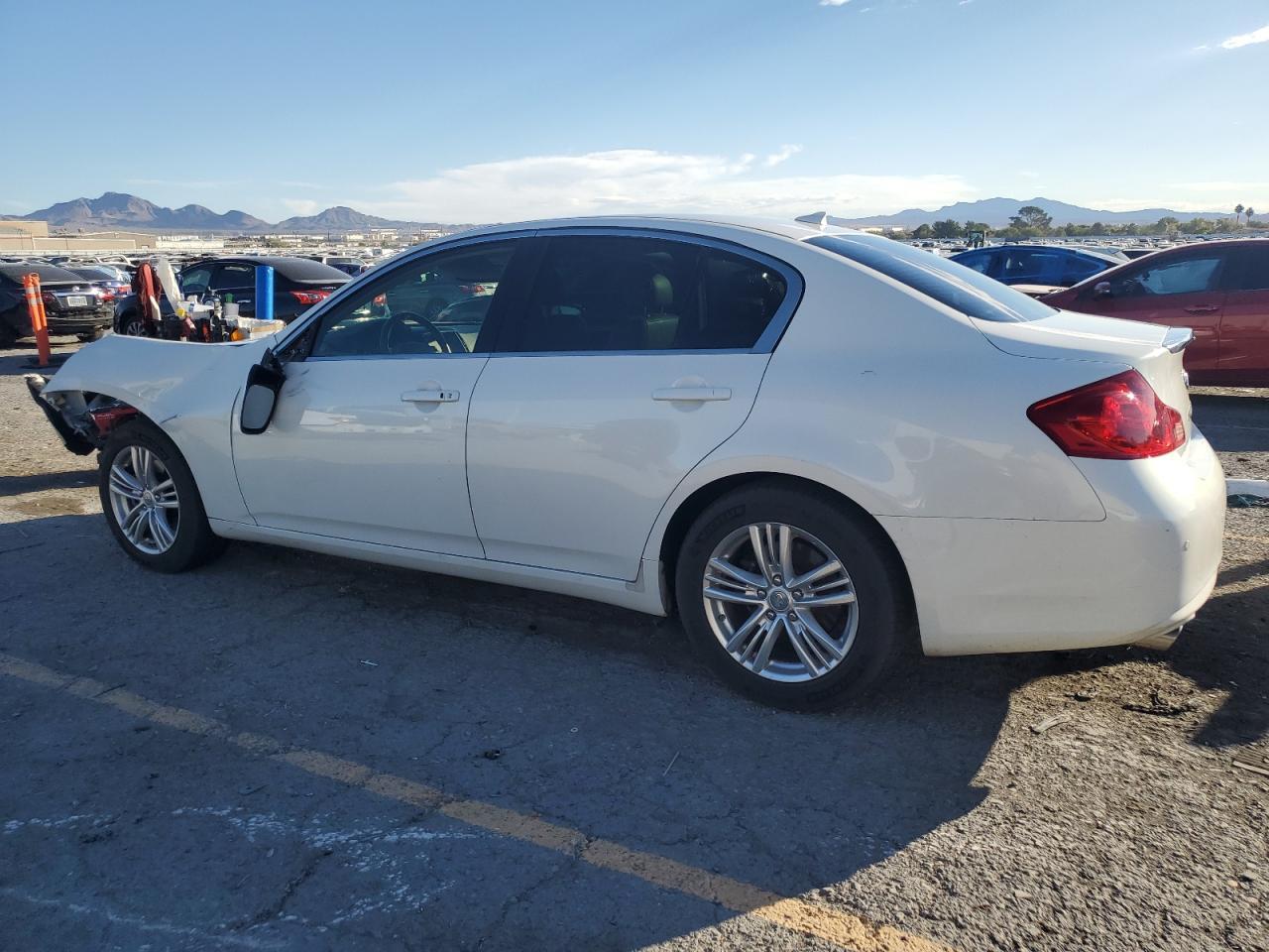 2013 Infiniti G37 Sedan Journey - Фото 2
