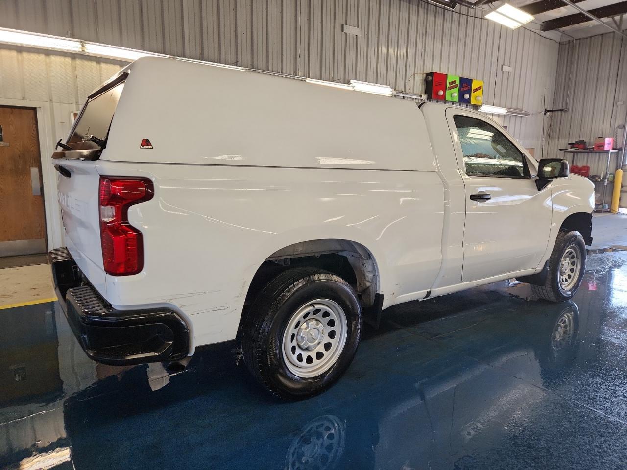 2023 Chevrolet Silverado C1500 - Фото 3