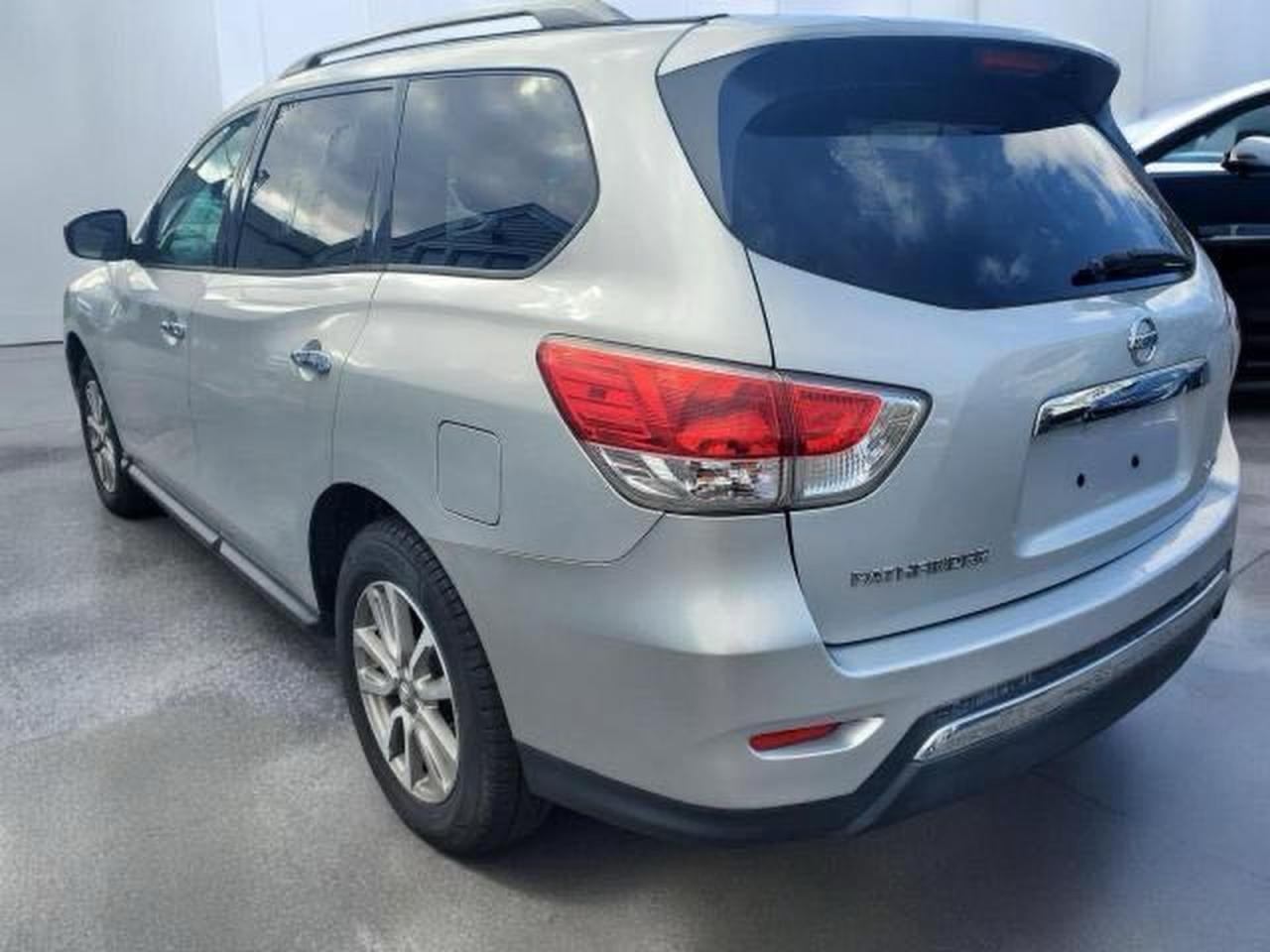 2016 Nissan Pathfinder S - Image 3