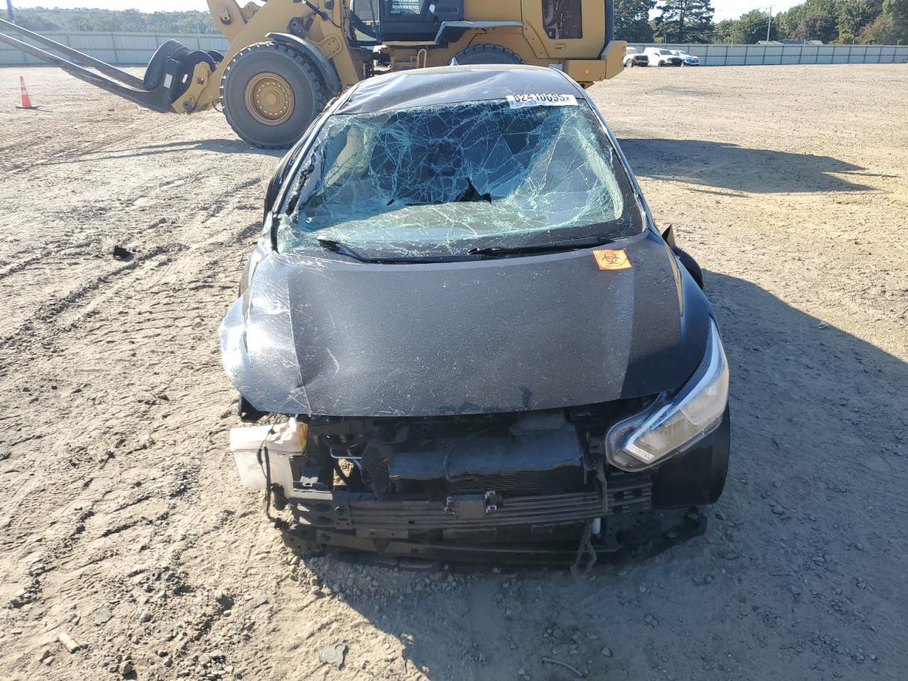 2022 Nissan Versa Sv - Image 5