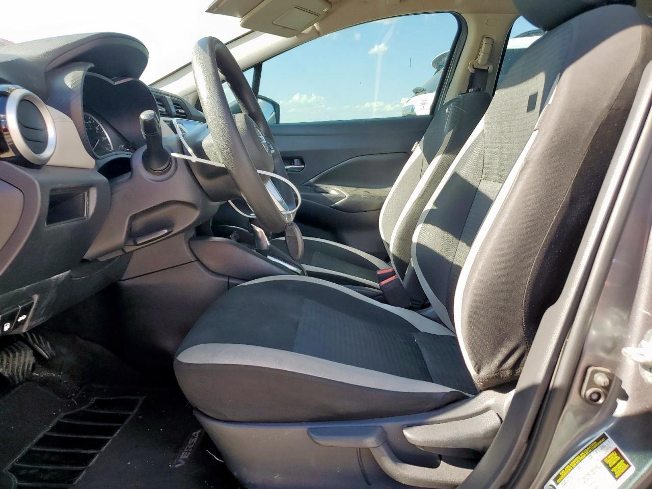 2020 Nissan Versa Sv - Image 7