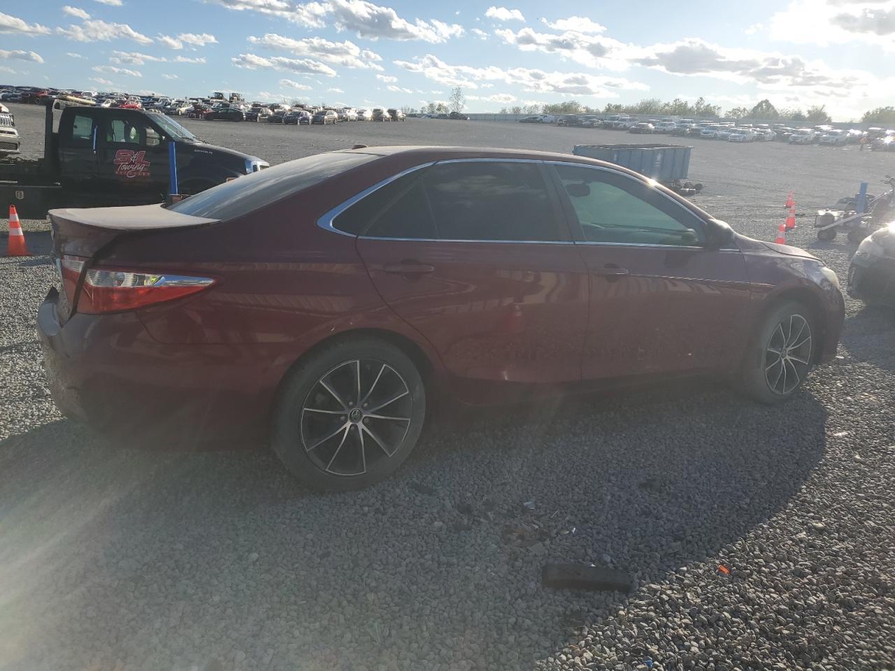 2016 Toyota Camry Le - Фото 3