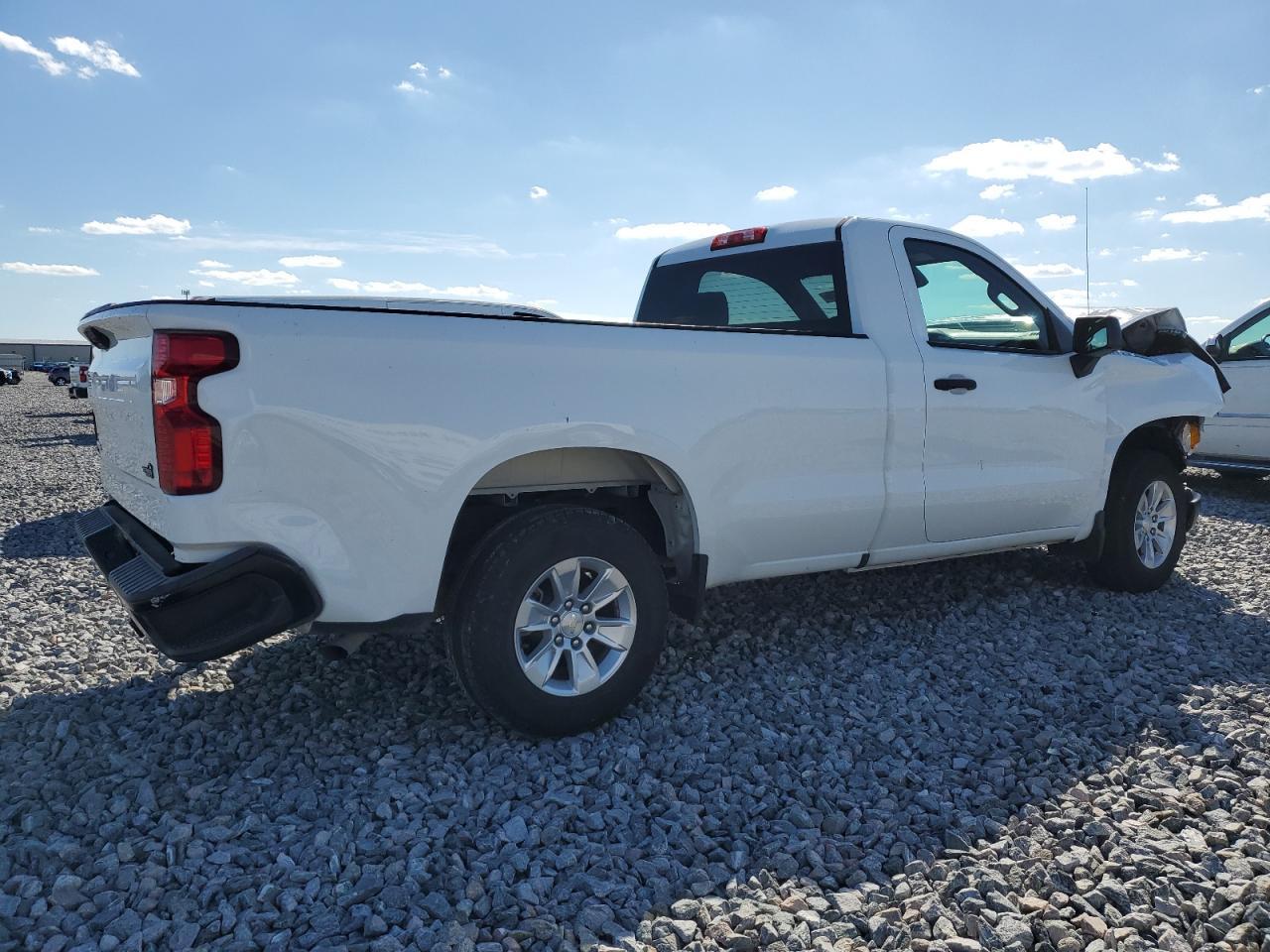 2022 Chevrolet Silverado C1500 - Фото 3