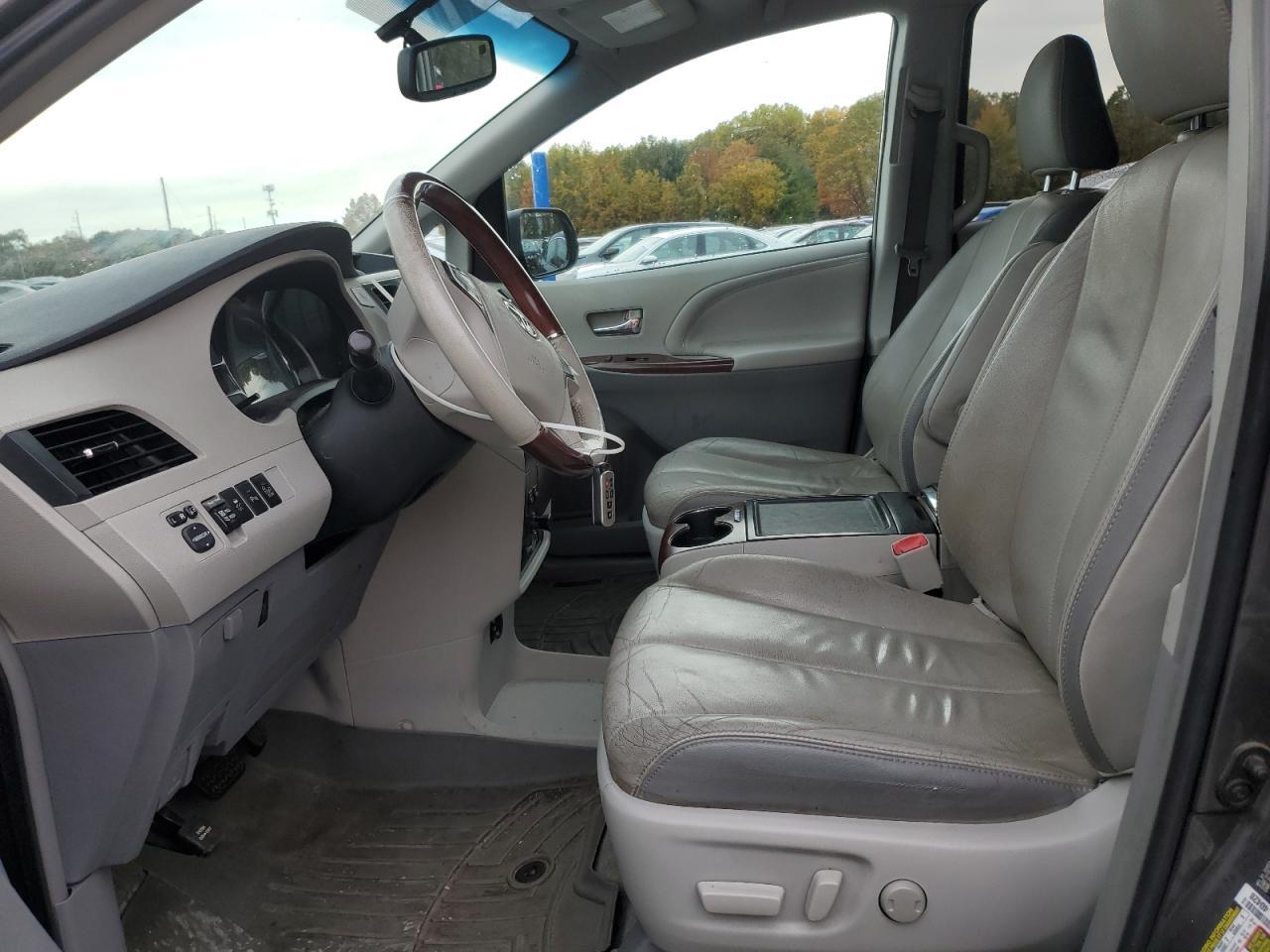 2013 Toyota Sienna Xle - Фото 7