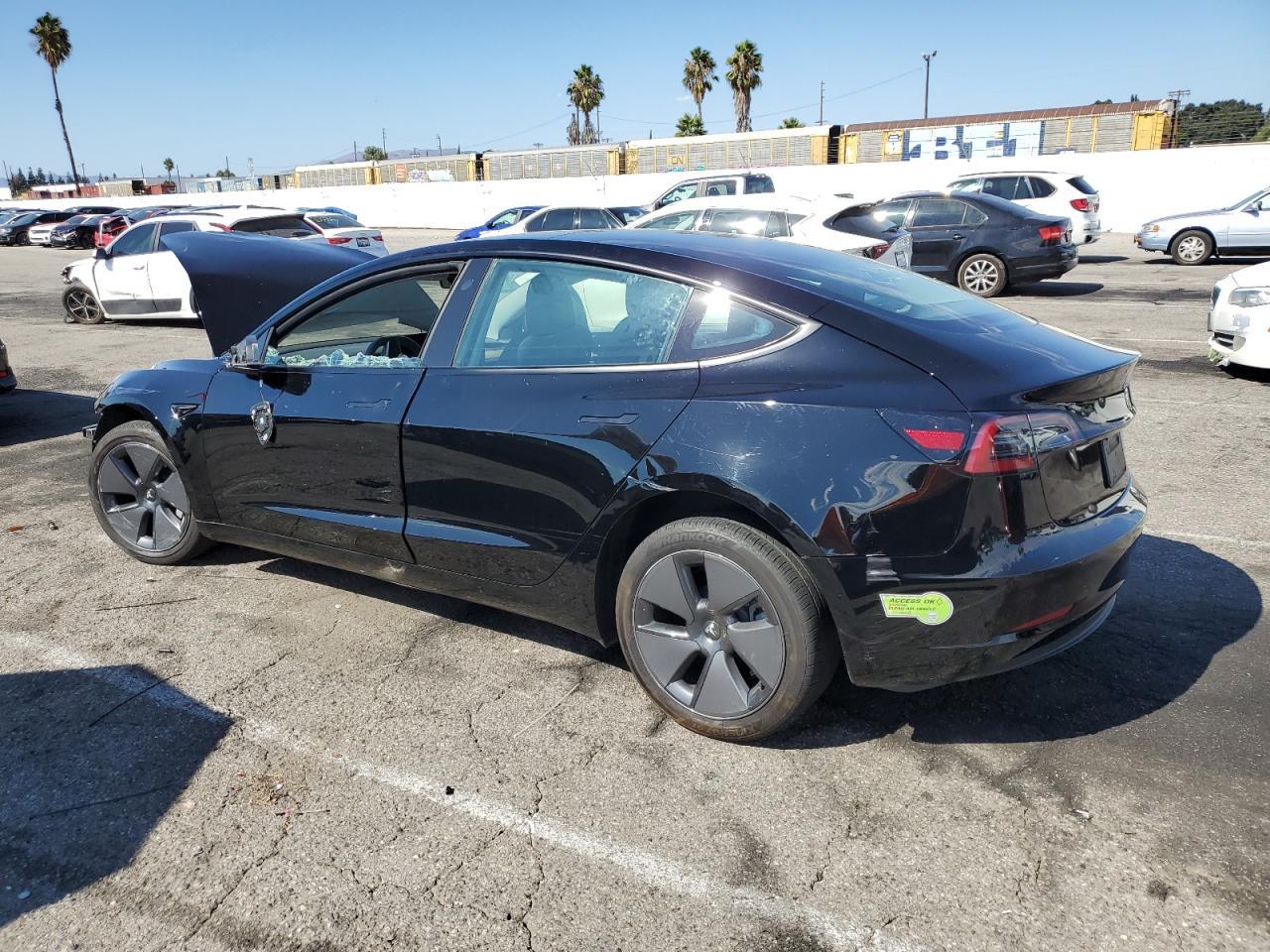 2023 Tesla Model 3 - Фото 2