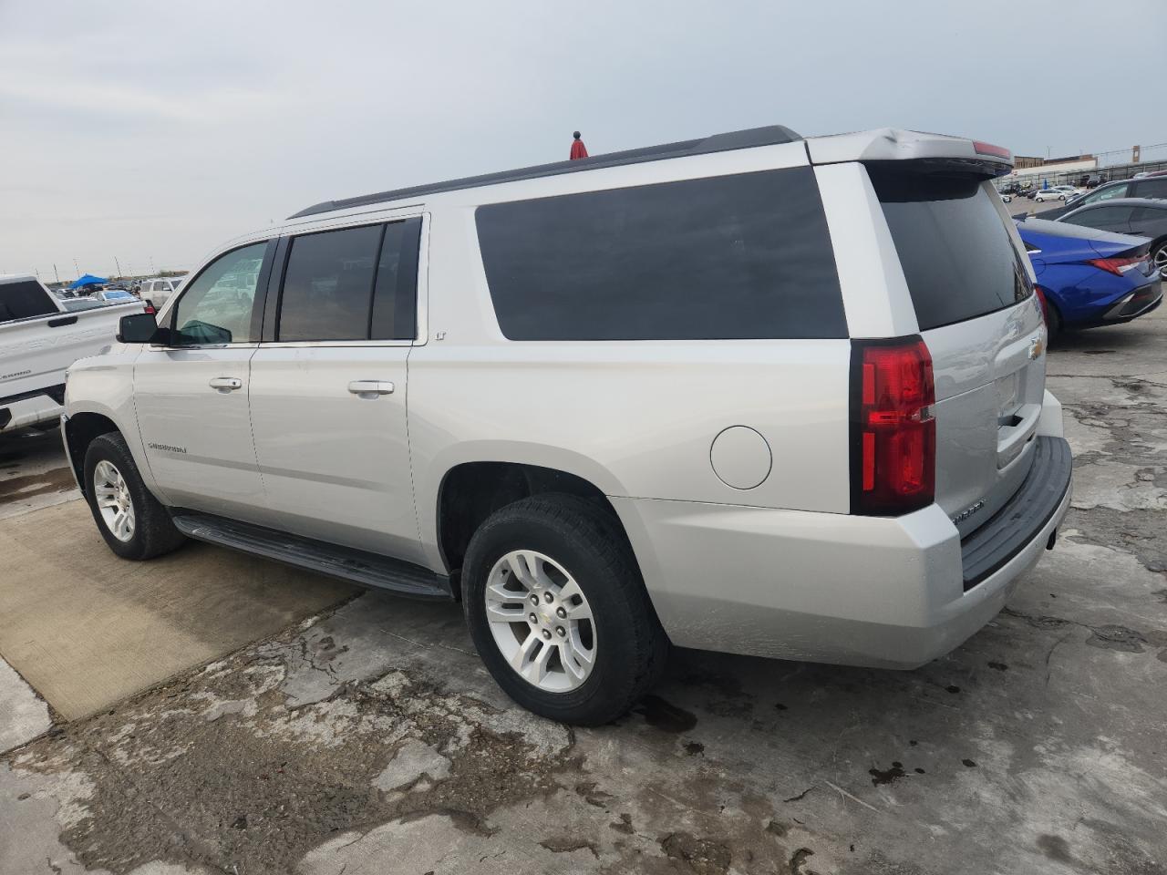 2018 Chevrolet Suburban C1500 Lt - Image 2