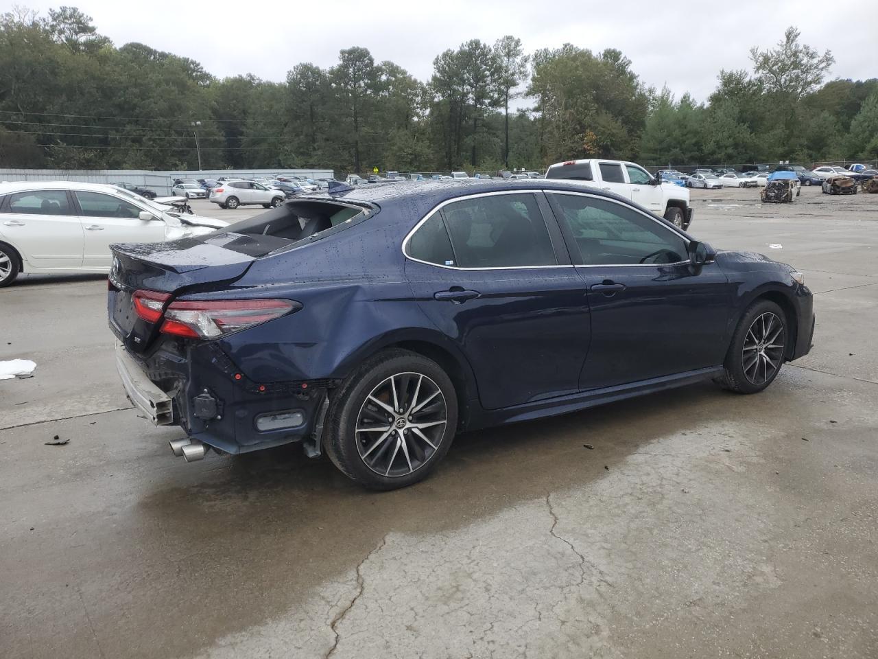 2022 Toyota Camry Se - Фото 3