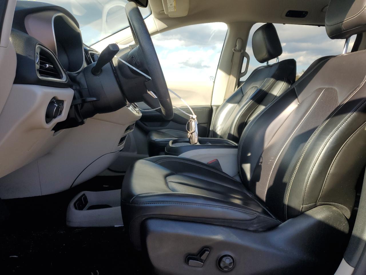 2020 Chrysler Voyager Lxi - Фото 7