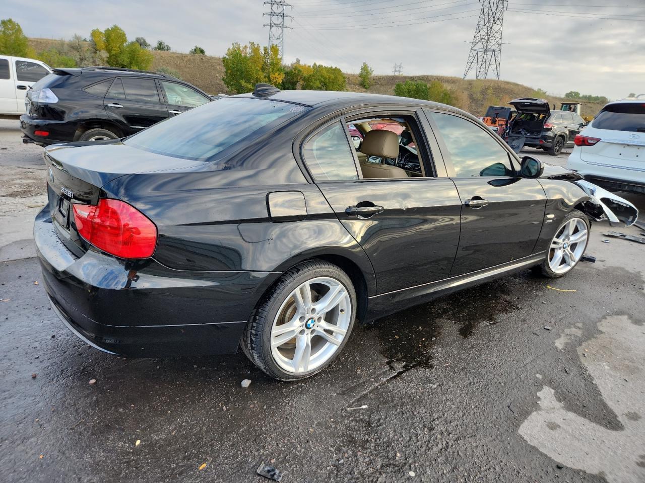 2011 BMW 328 Xi - Image 3