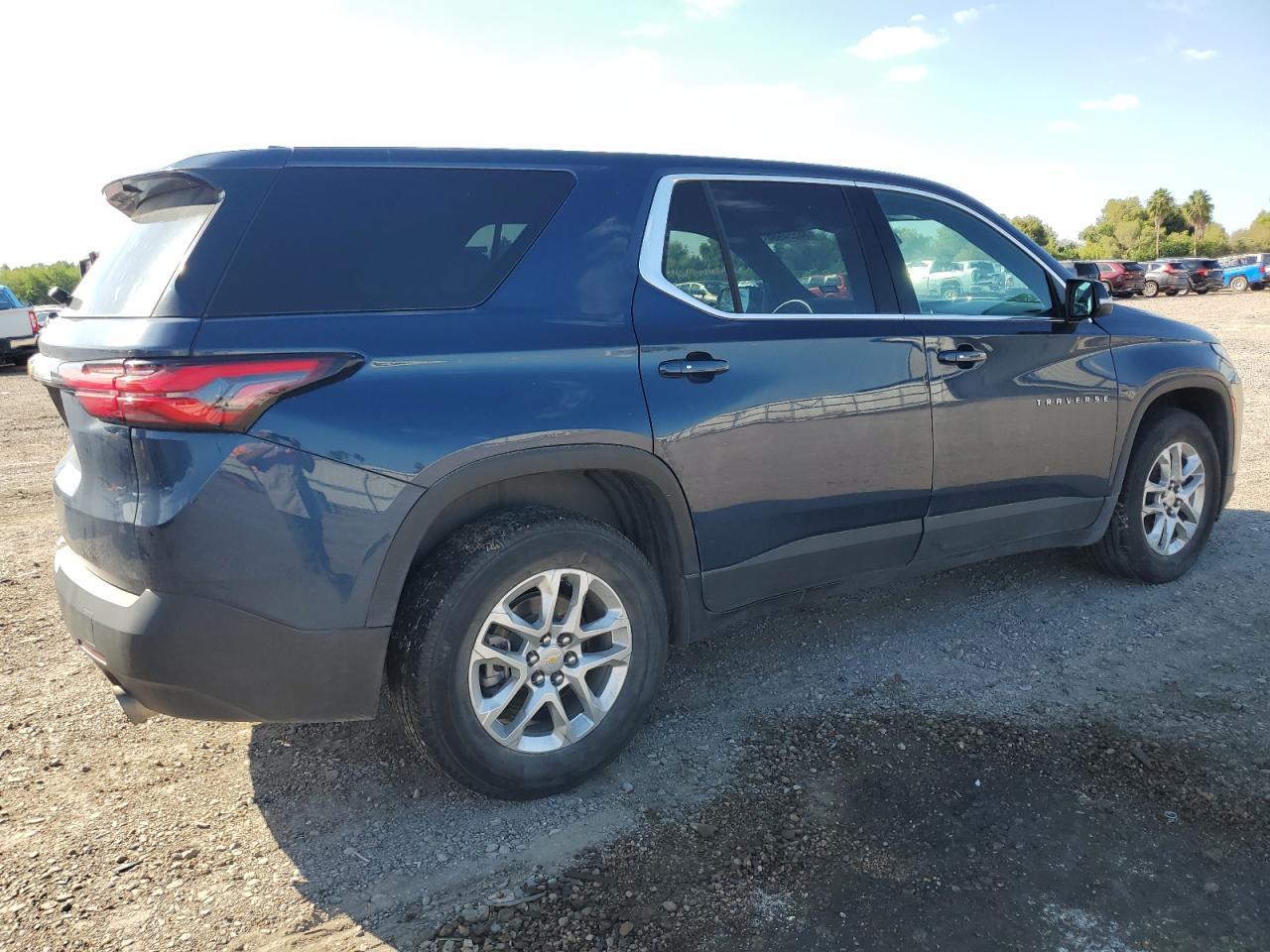 2023 Chevrolet Traverse Ls - Фото 3