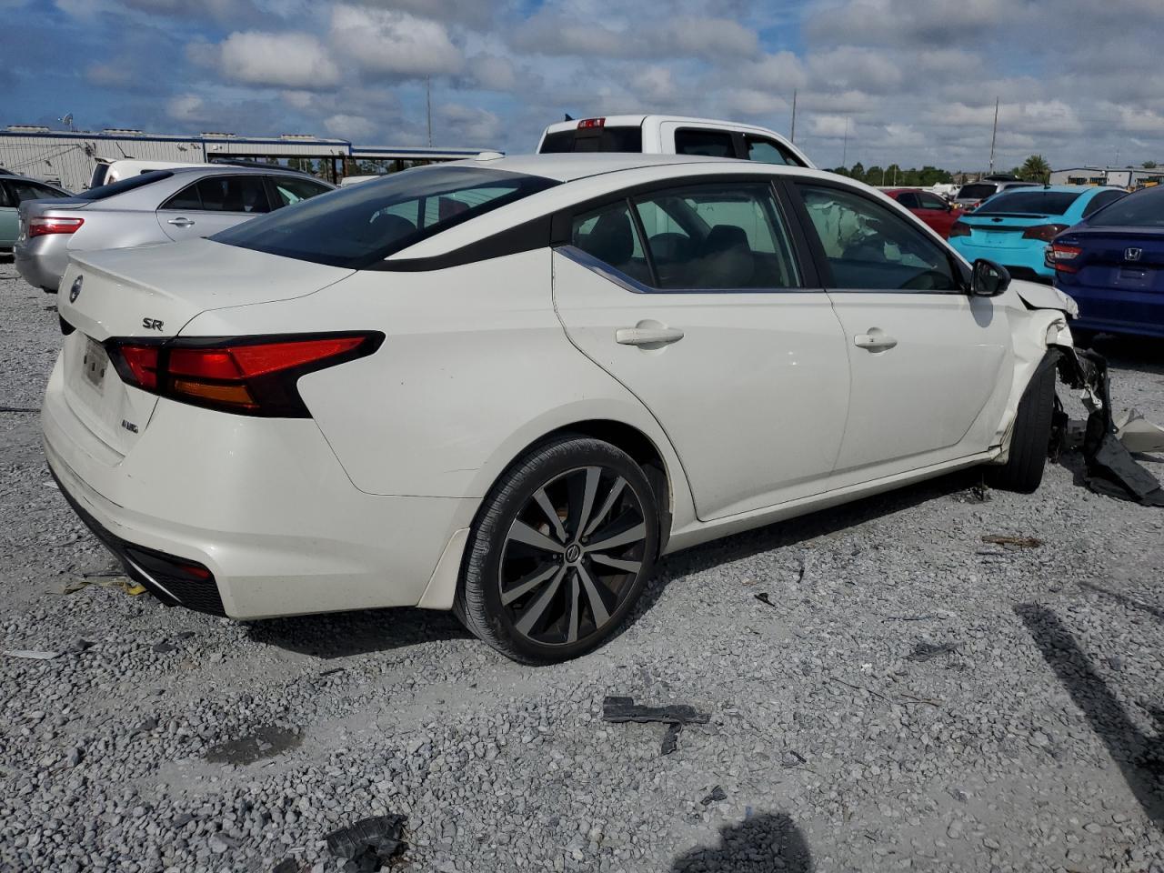 2019 Nissan Altima Sr - Фото 3