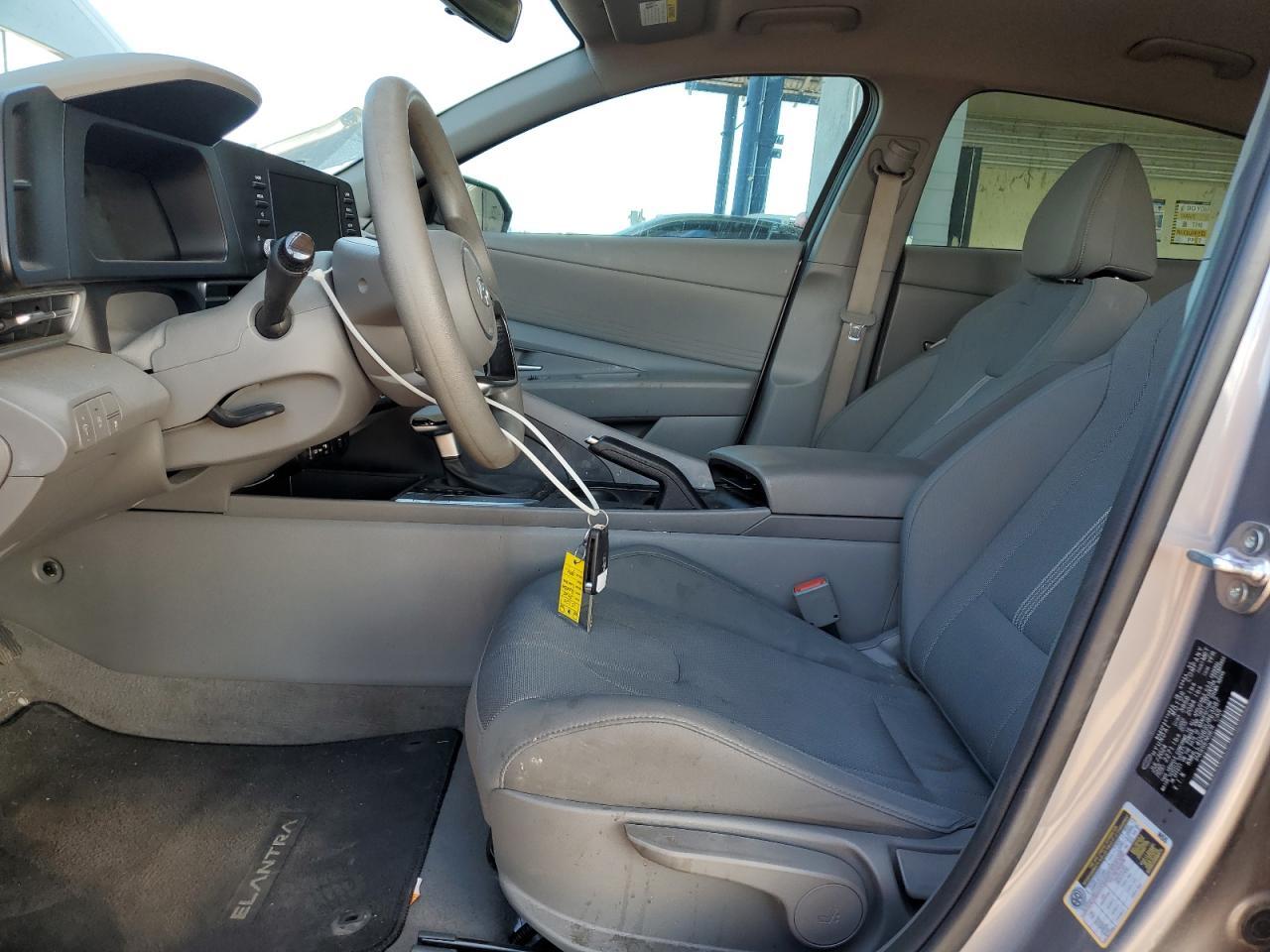 2025 Hyundai Elantra Se - Image 7