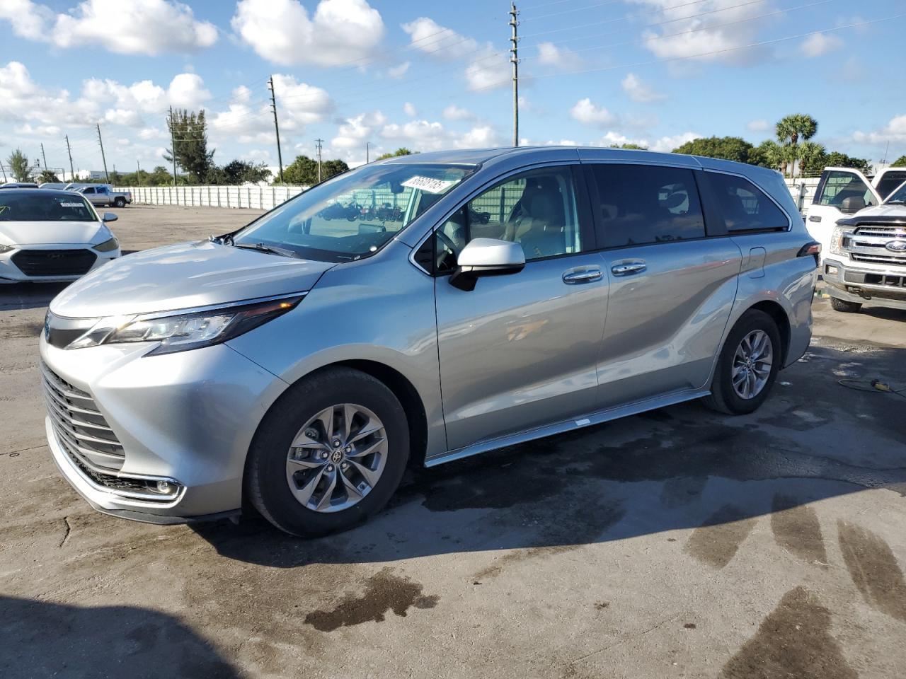 2021 Toyota Sienna Xle