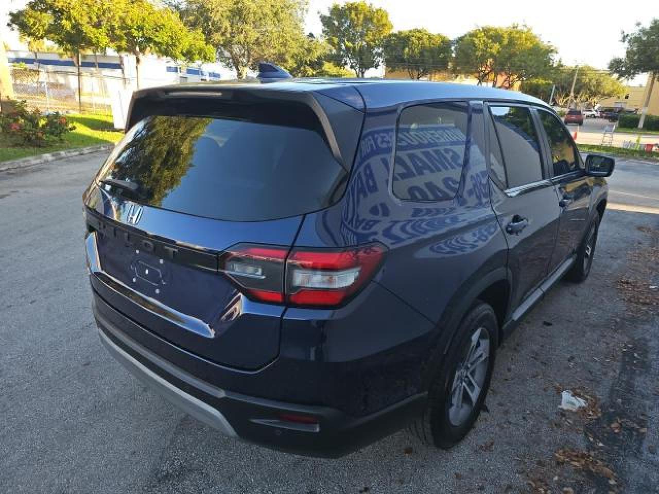 2025 Honda Pilot Exl - Image 4
