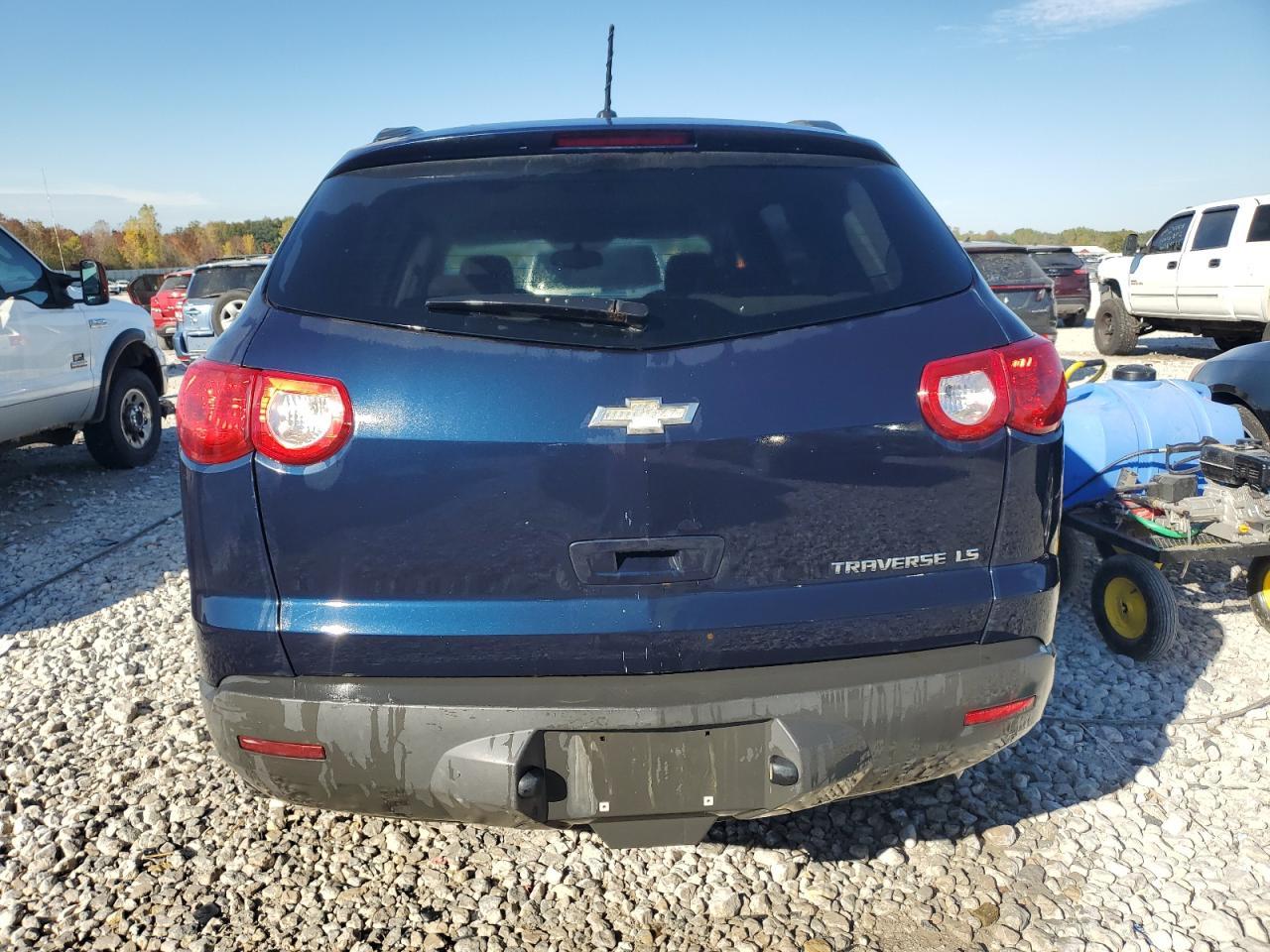 2011 Chevrolet Traverse Ls - Image 6