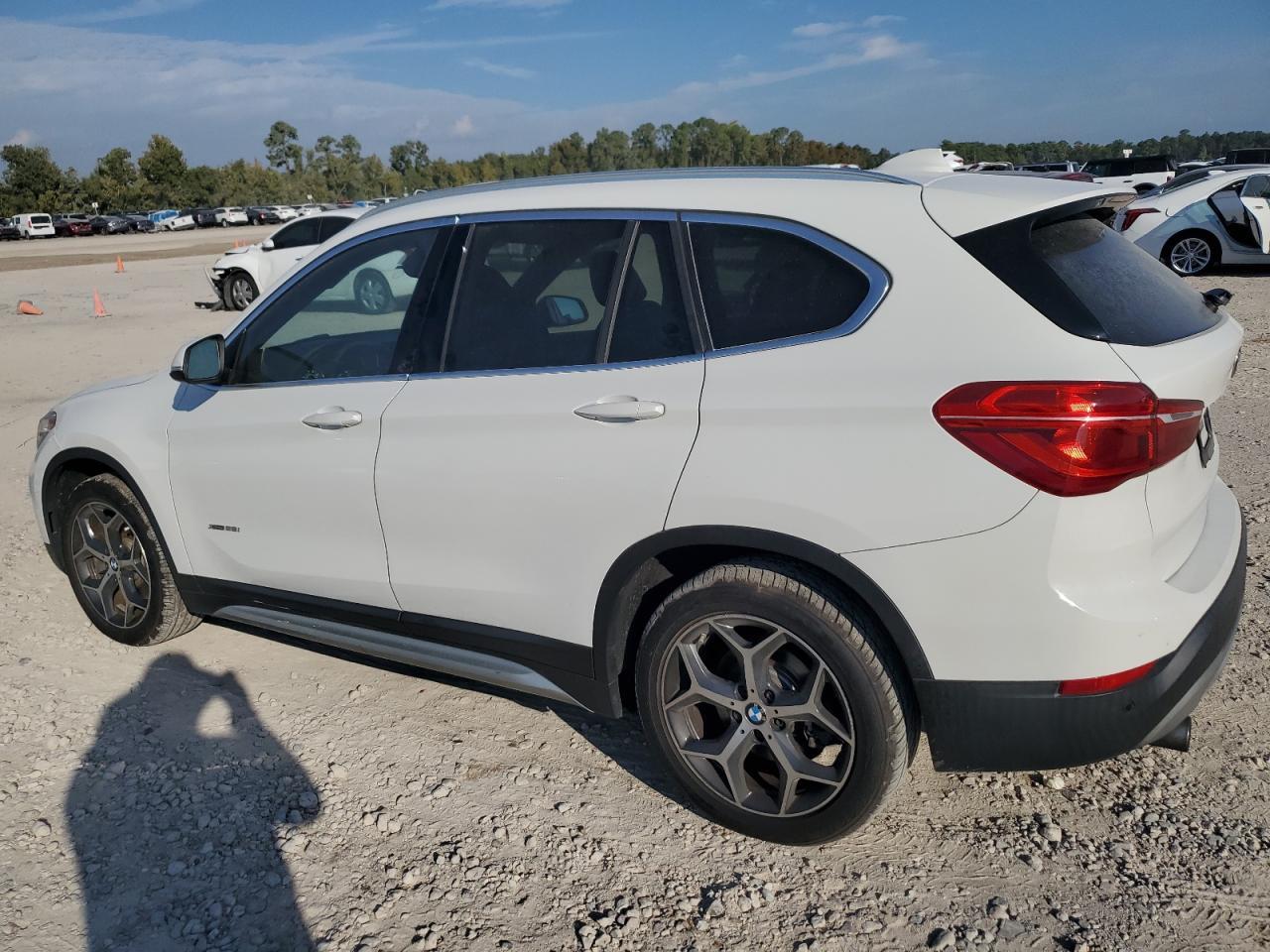 2017 BMW X1 xDrive28I - Фото 2