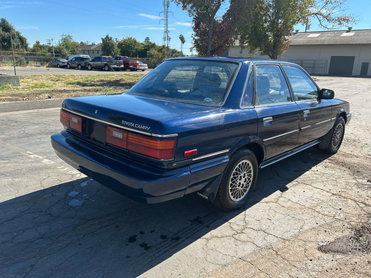 1987 Toyota Camry Le - Фото 4