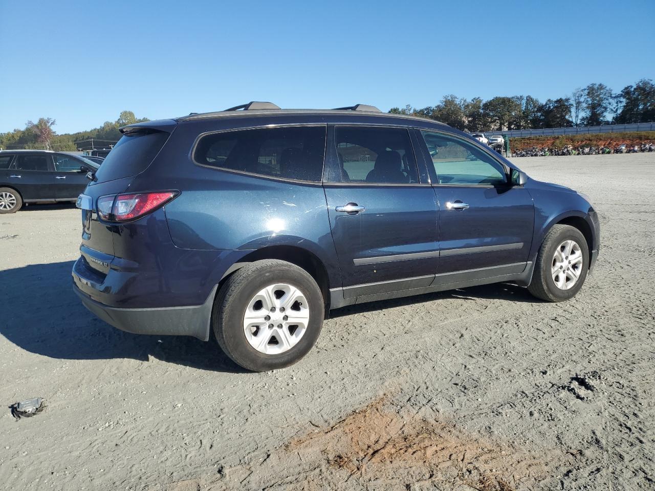 2015 Chevrolet Traverse Ls - Image 3