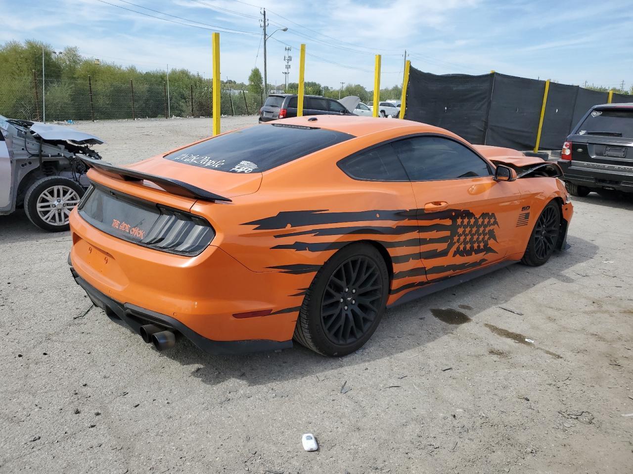 2020 Ford Mustang Gt - Фото 3