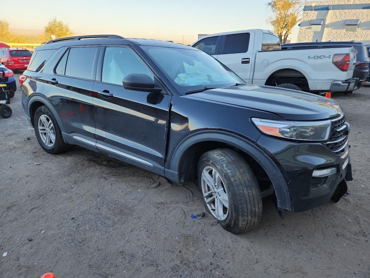 2023 Ford Explorer Xlt - Image 4