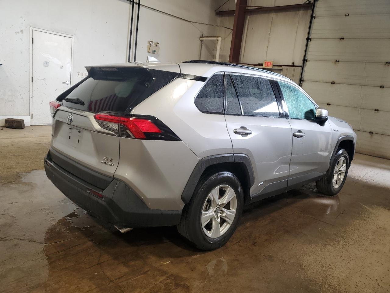 2020 Toyota Rav4 Xle - Image 3