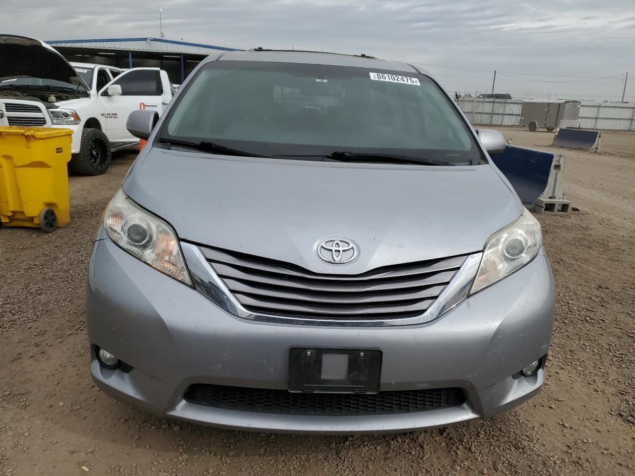 2015 Toyota Sienna Xle - Фото 5