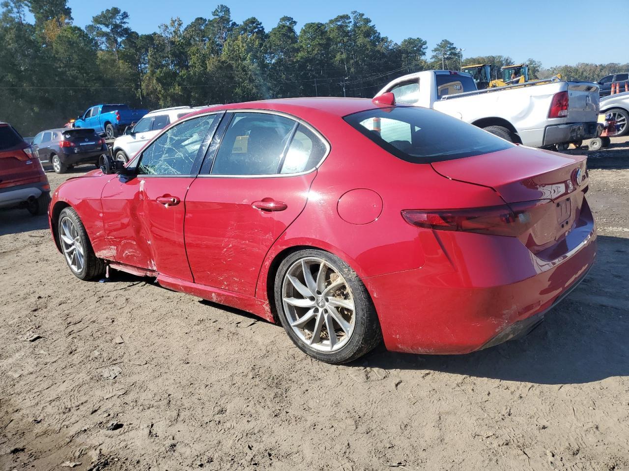 2022 Alfa Romeo Giulia - Фото 2
