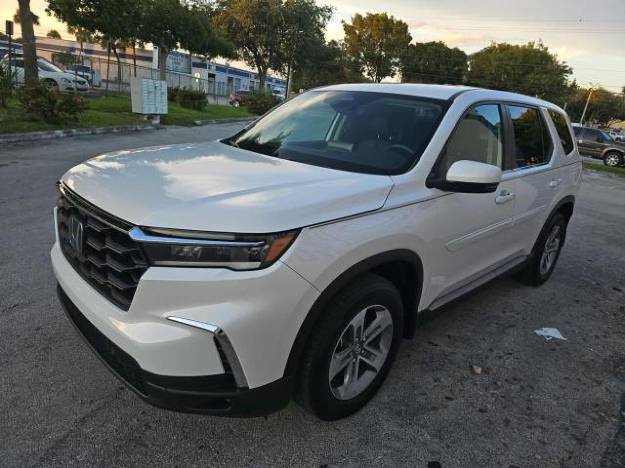 2025 Honda Pilot Exl - Image 2