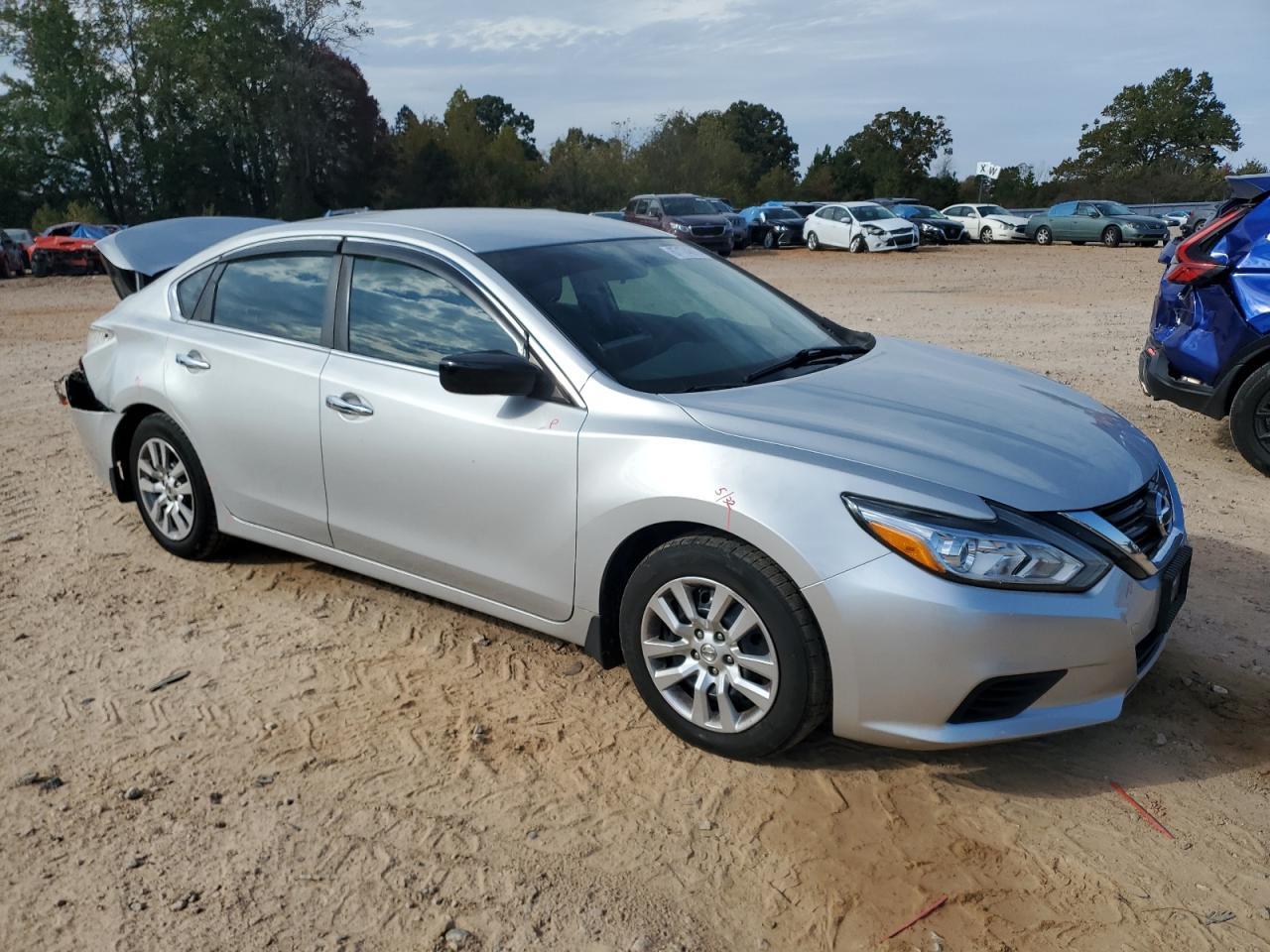 2017 Nissan Altima 2.5 - Image 4