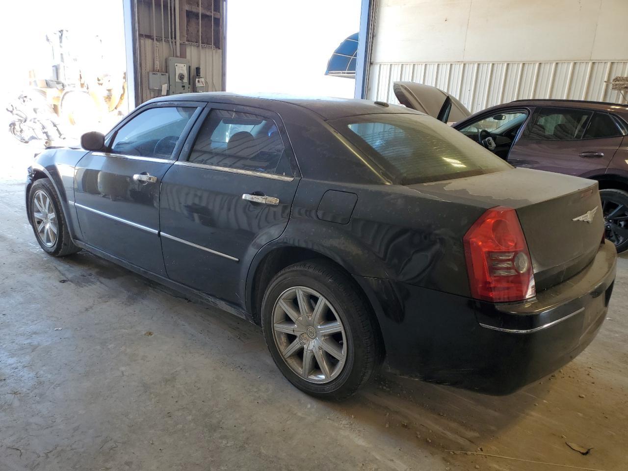 2010 Chrysler 300 Touring - Image 2