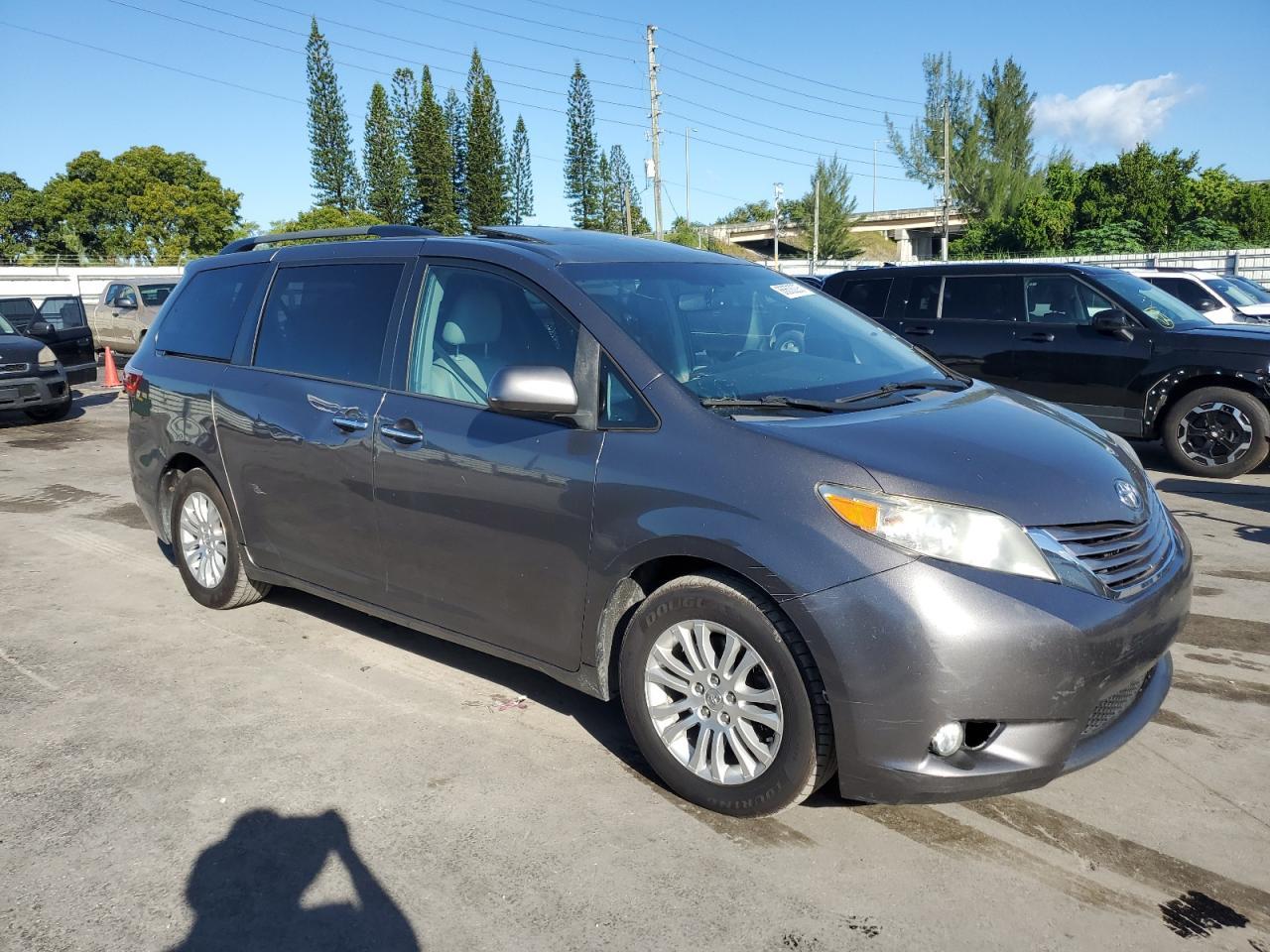 2016 Toyota Sienna Xle - Фото 4