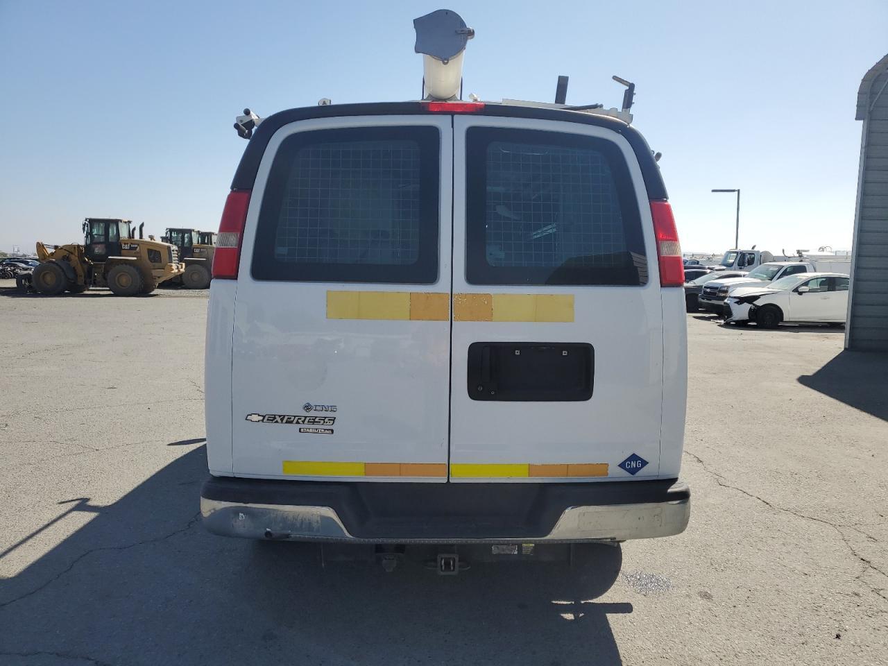 2014 Chevrolet Express G2500 - Cargo Van *** Prior Fleet *** - Фото 6