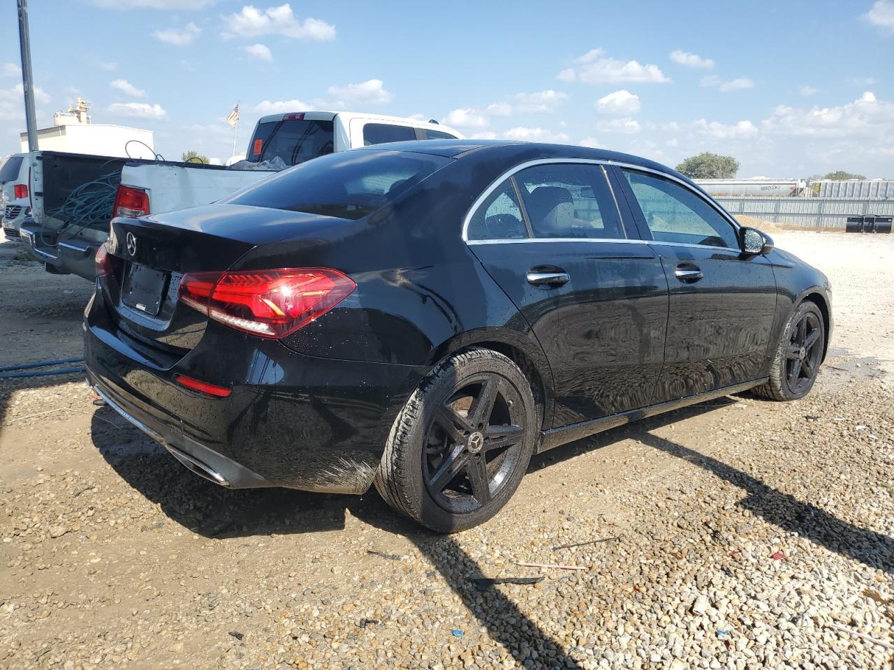 2019 Mercedes-Benz A 220 - Фото 3