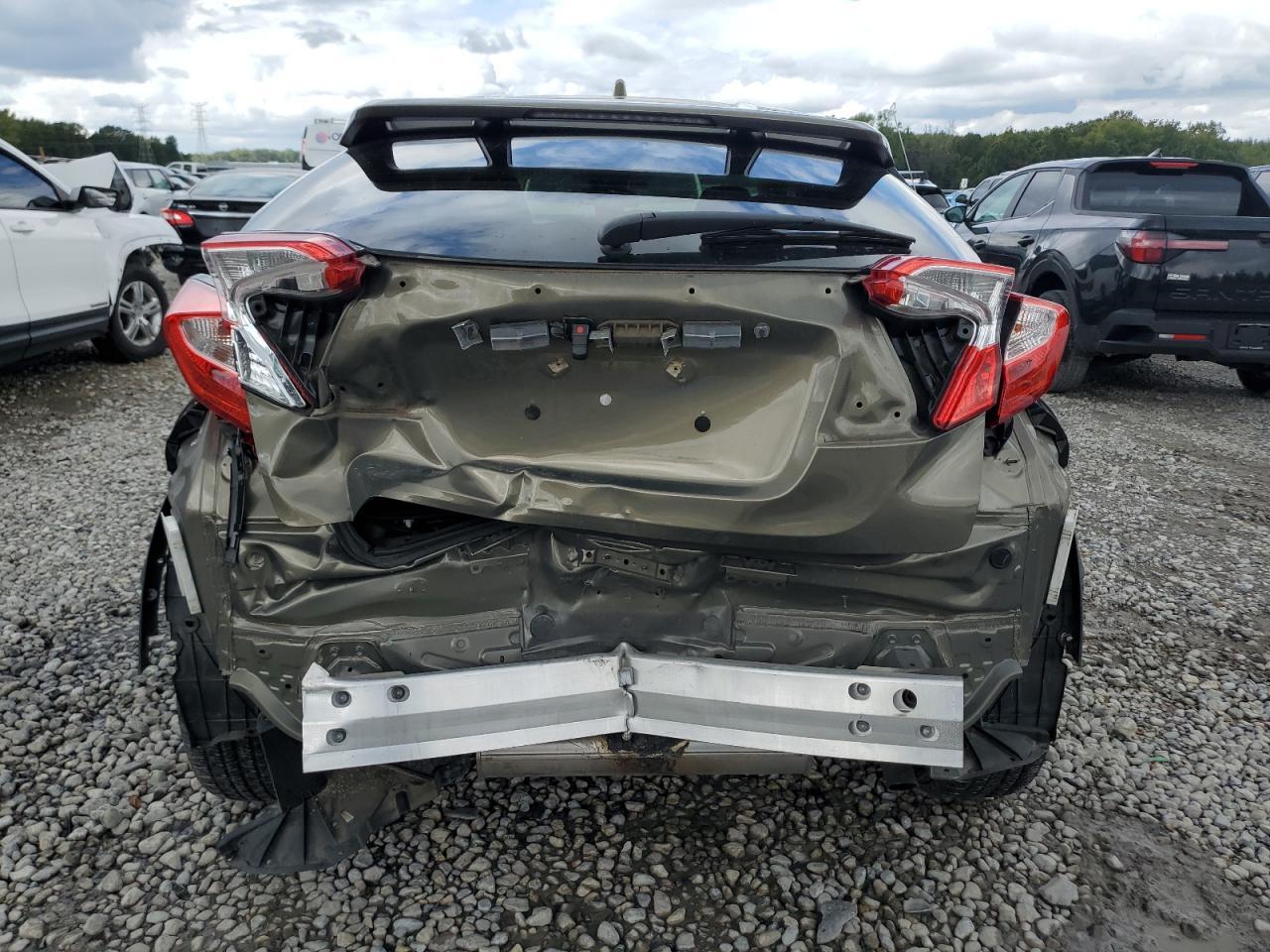 2021 Toyota C-Hr Xle - Image 6
