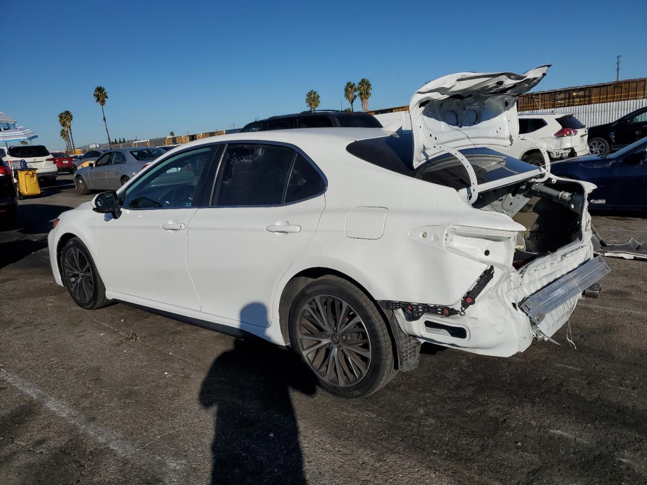 2019 Toyota Camry L - Фото 2