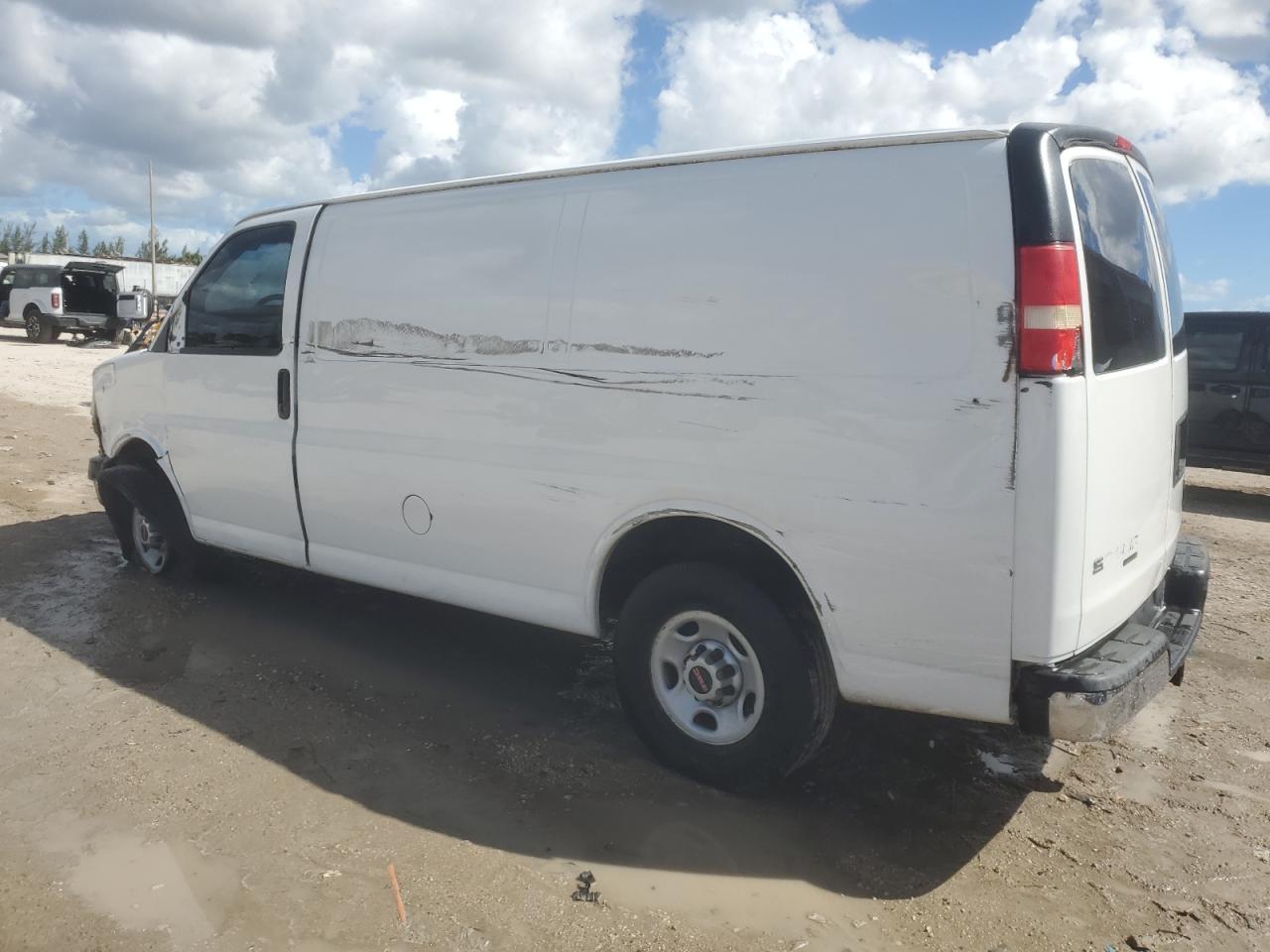 2014 GMC Savana G2500 - Image 2